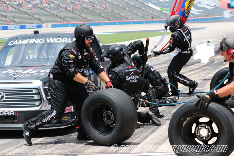 Camping World Truck - SpeedyCash.com 220 - Texas - photo by Ron Olds - sm16 .JPG