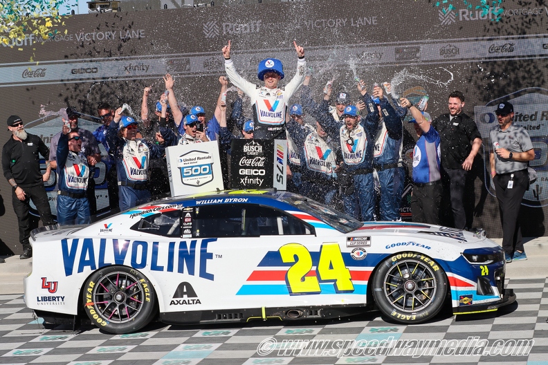 William Byron victory lane-1