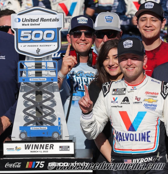 William Byron victory lane-2