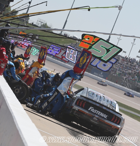 chris buescher pit stop