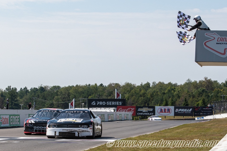 Checker flag, Kevin Lacroix wins