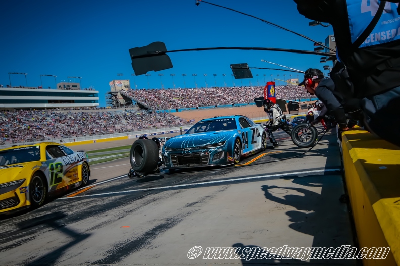 William Byron pit stop
