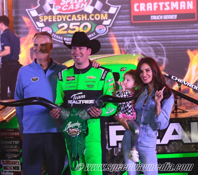 Kyle Busch victory-6JPG.JPG