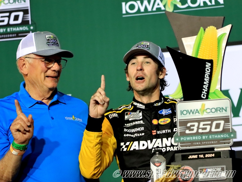 Ryan Blaney victory lane-5JPG.JPG