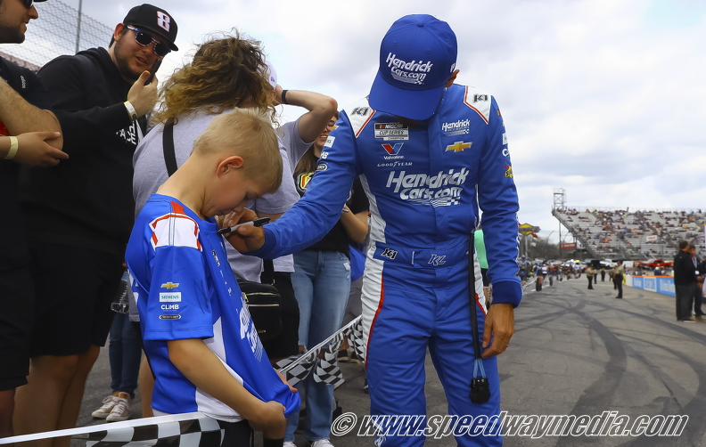 Kyle Larson and fan.jpg
