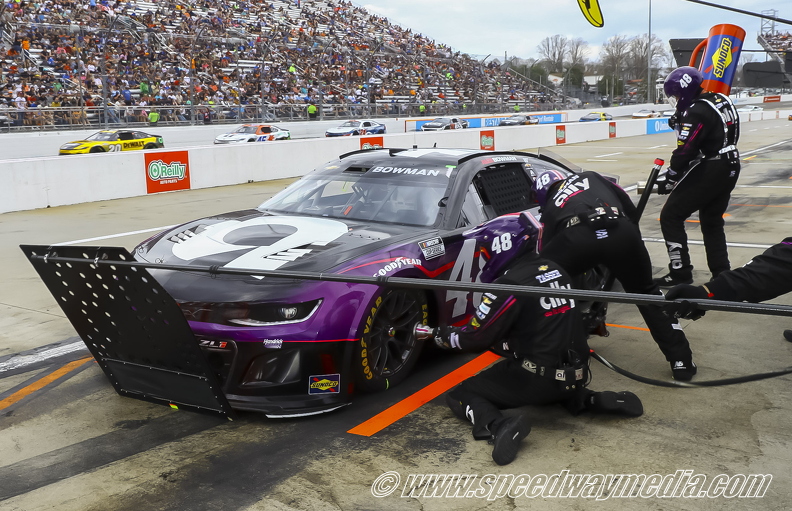 Alex Bowman pit stop.jpg