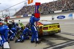 Chris Buescher pit stop 2