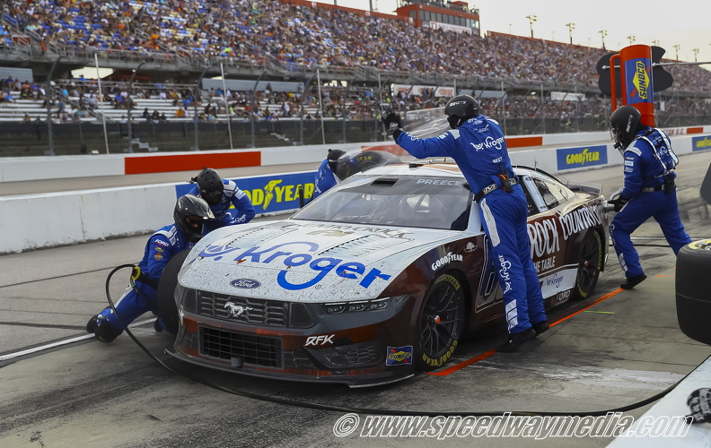 Ryan Preece's pit stop 2.jpg