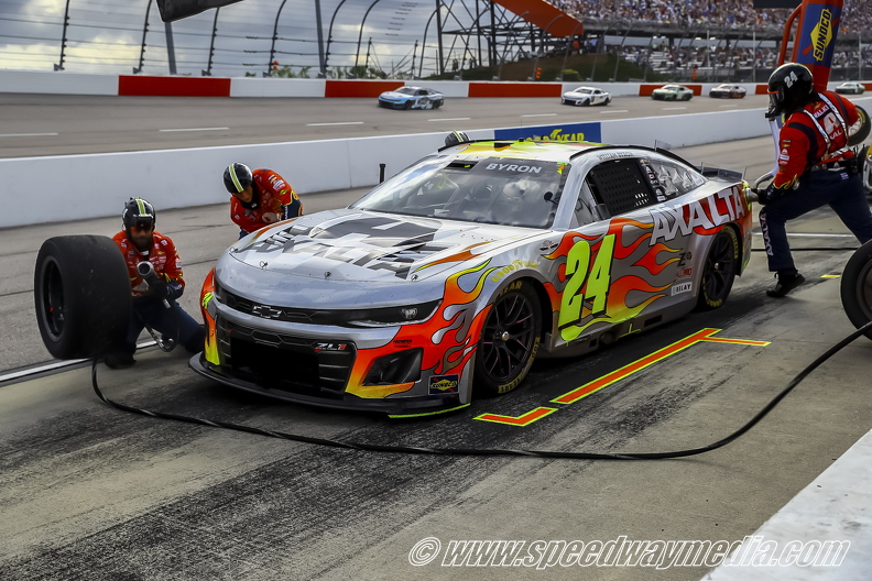 William Byron pit stop 1.jpg