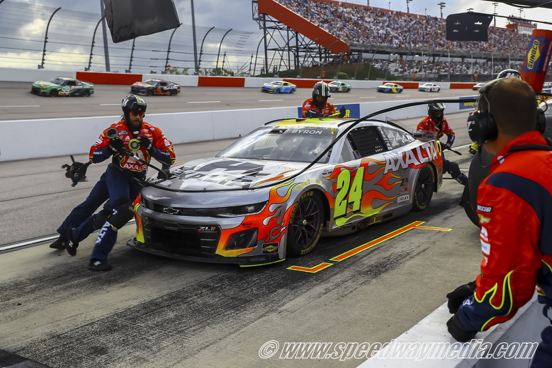 William Byron pit stop 3.jpg