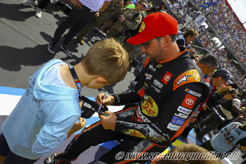 Chase Briscoe autographs.jpg