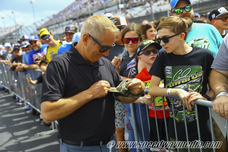 Gregg Biffle signing autographs.jpg