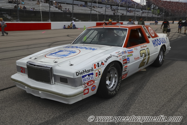 Wood Brothers 1981 Thunderbird driven by Neil Bonnett.jpg