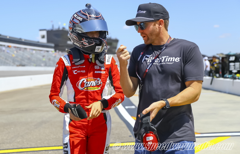 Toni Breidinger going out to qualify.jpg