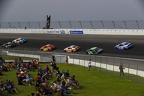 THe field heading off into turn 4