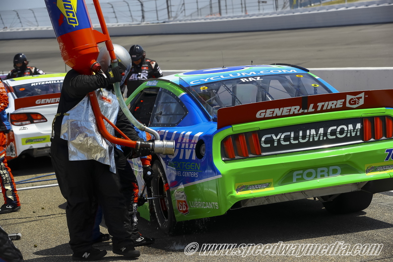 Kole Raz pit stop 3.jpg