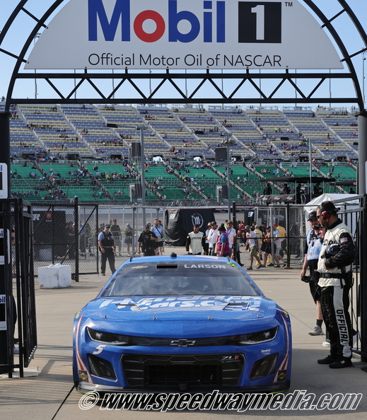 Kyle Larson pulles into victory lane.JPG