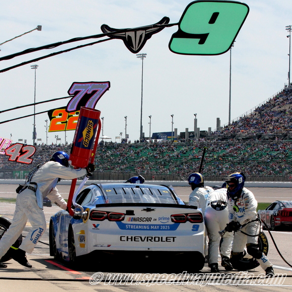 Chase Elliott pit stop 1JPG.JPG