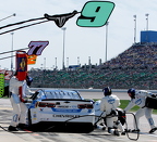 Chase Elliott pit stop