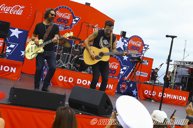 Old Dominion wowed the crowd.jpg