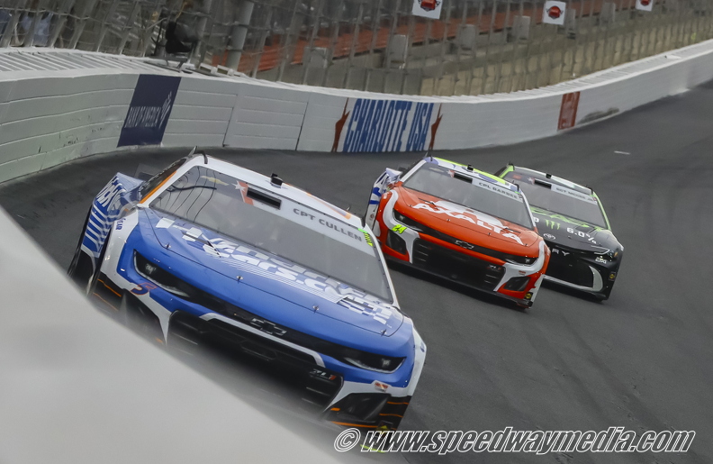 Kyle Larson turn 1.jpg