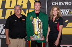 31 Kyle Crump (C), Rex Wheeler (L), Sarah Wheeler (R), victory lane