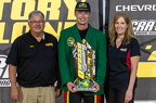 31 Kyle Crump (C), Rex Wheeler (L), Sarah Wheeler (R), victory lane