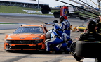 Chris Buescher pit stop