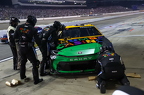 Tlet Reddick's crew repairing his car