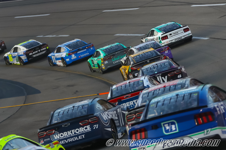 Rear view of the field going into turn 1.jpg