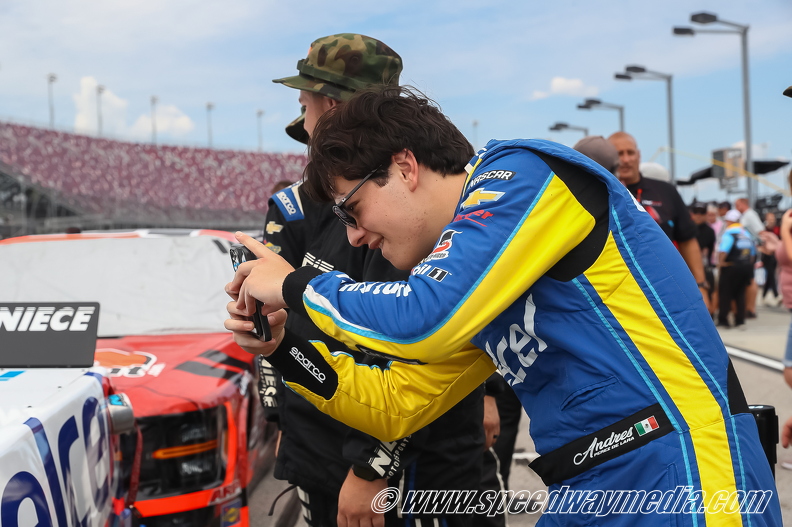 Andres Perez De Lara taking a pic.jpg