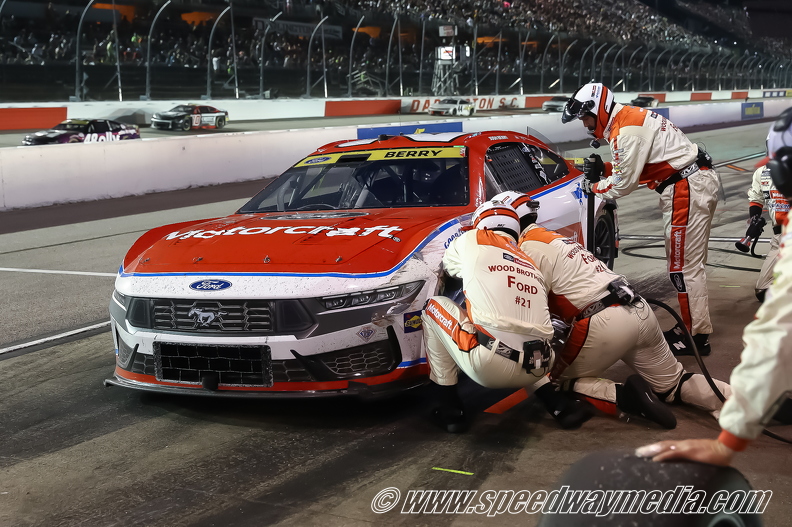 Josh berry pitstop 3.jpg