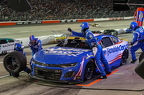Kyle Larson pit stop 2