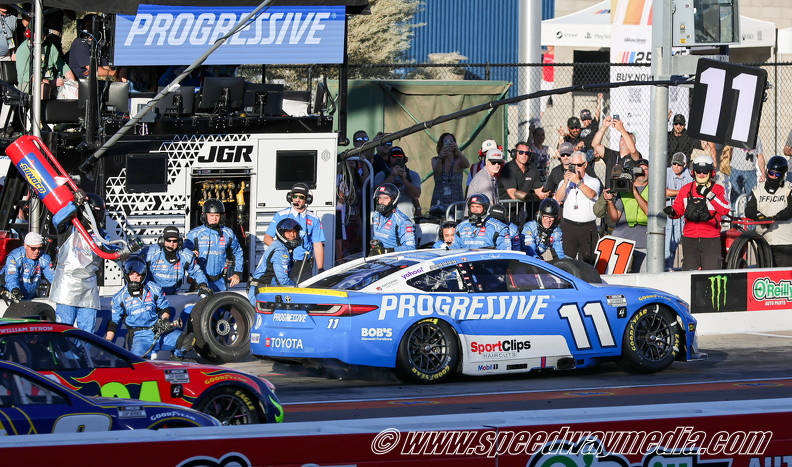 Denny Hamlin late race pit stop.JPG