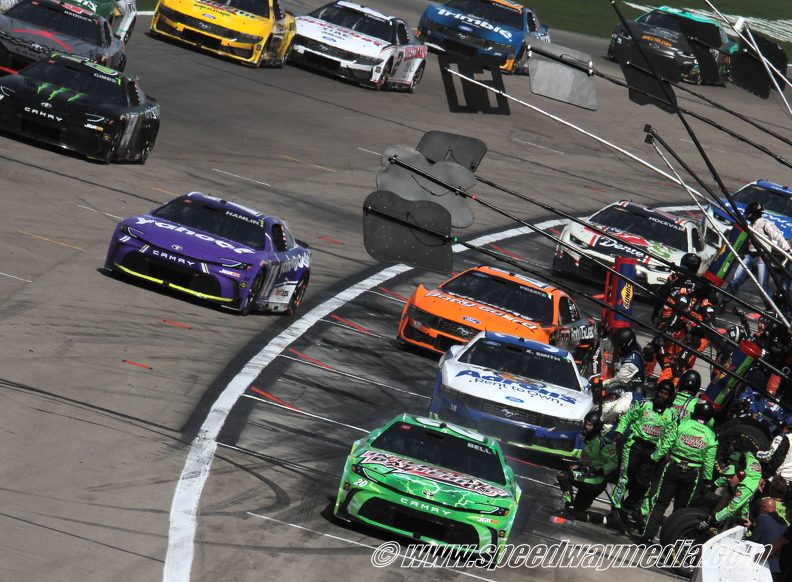 pit stop action 2.JPG