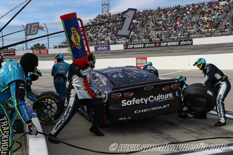 Martinsville Cook Out 400  (24).jpg