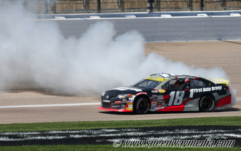 Gio Ruggieo victory  burn out.JPG