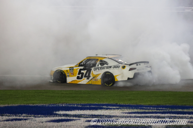 Taylor Gray victory burn outt.JPG