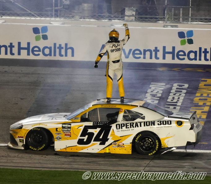 Taylor Gray victory fan salute .JPG