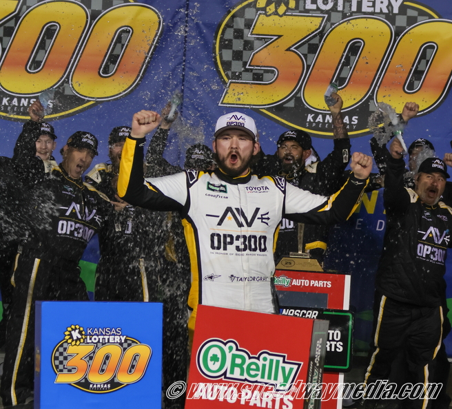 Taylor Gray victory lane.JPG