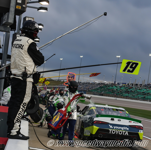 Brant Crews pit stop .JPG