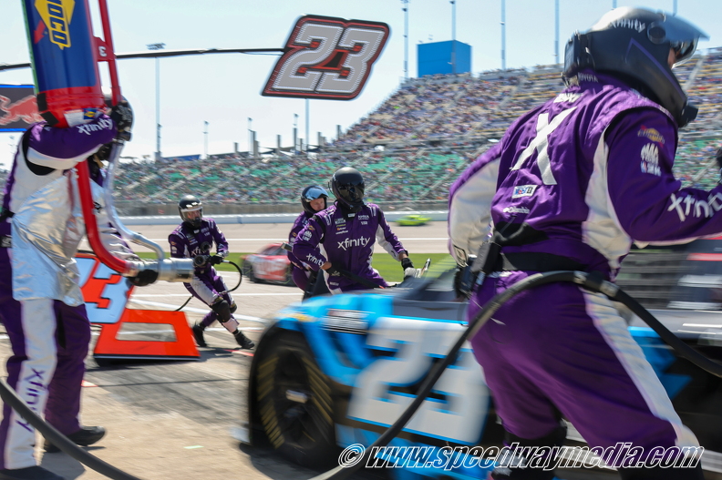 Bubba Wallace crew waitsfor pit stop.JPG
