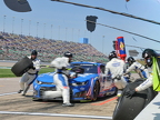 fast crew stop for Kyle Larson