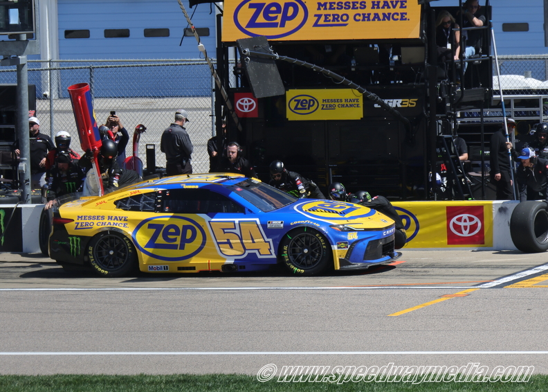Ty Gibbs pit stop.JPG