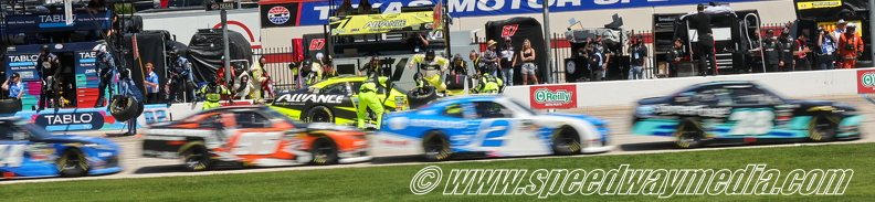 Jeremy Clements pit crew action 2.JPG