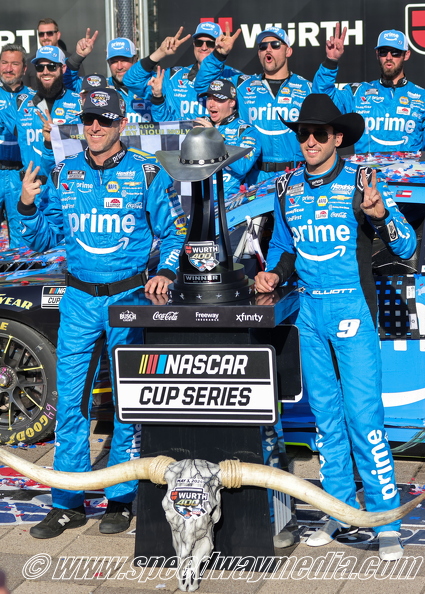 Chase Elliot victory lane 1.JPG