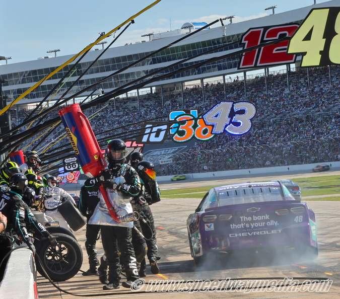 Alex Bowman pit stop.JPG