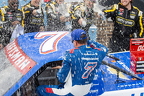 Kyle Busch wins at Dover