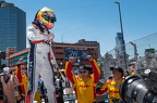 10 Alex Palou, winner's circle