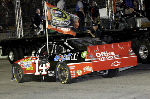 Tony Stewart Wins 2011 NASCAR Sprint Cup Series Championship [PICTURES]